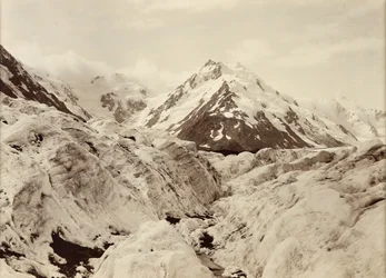 Monte De La Beche desde el glaciar Tasman